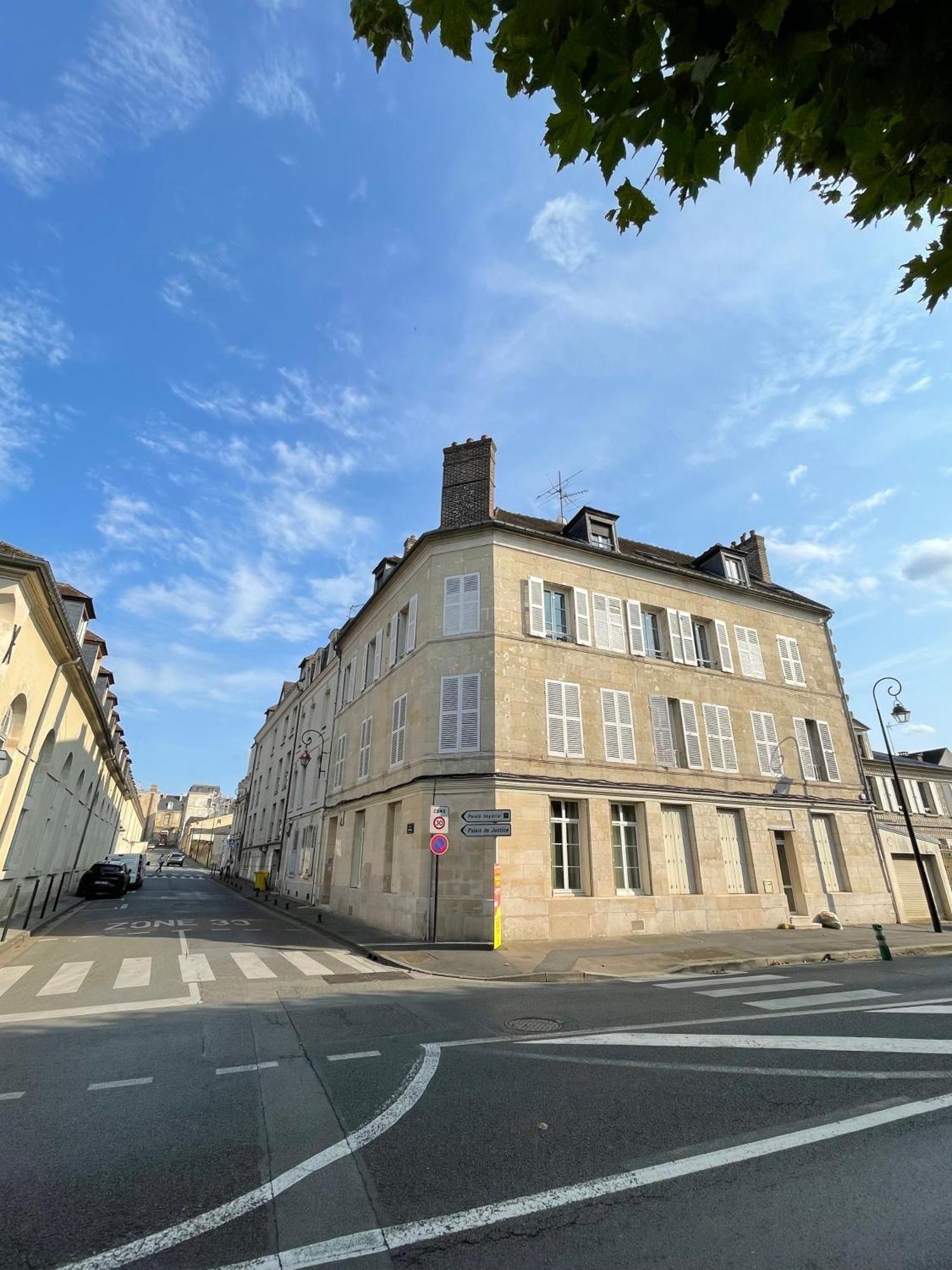 Charmant Appartement Dans Le Centre Ville, A 2 Minutes Du Palais Compiegne Luaran gambar